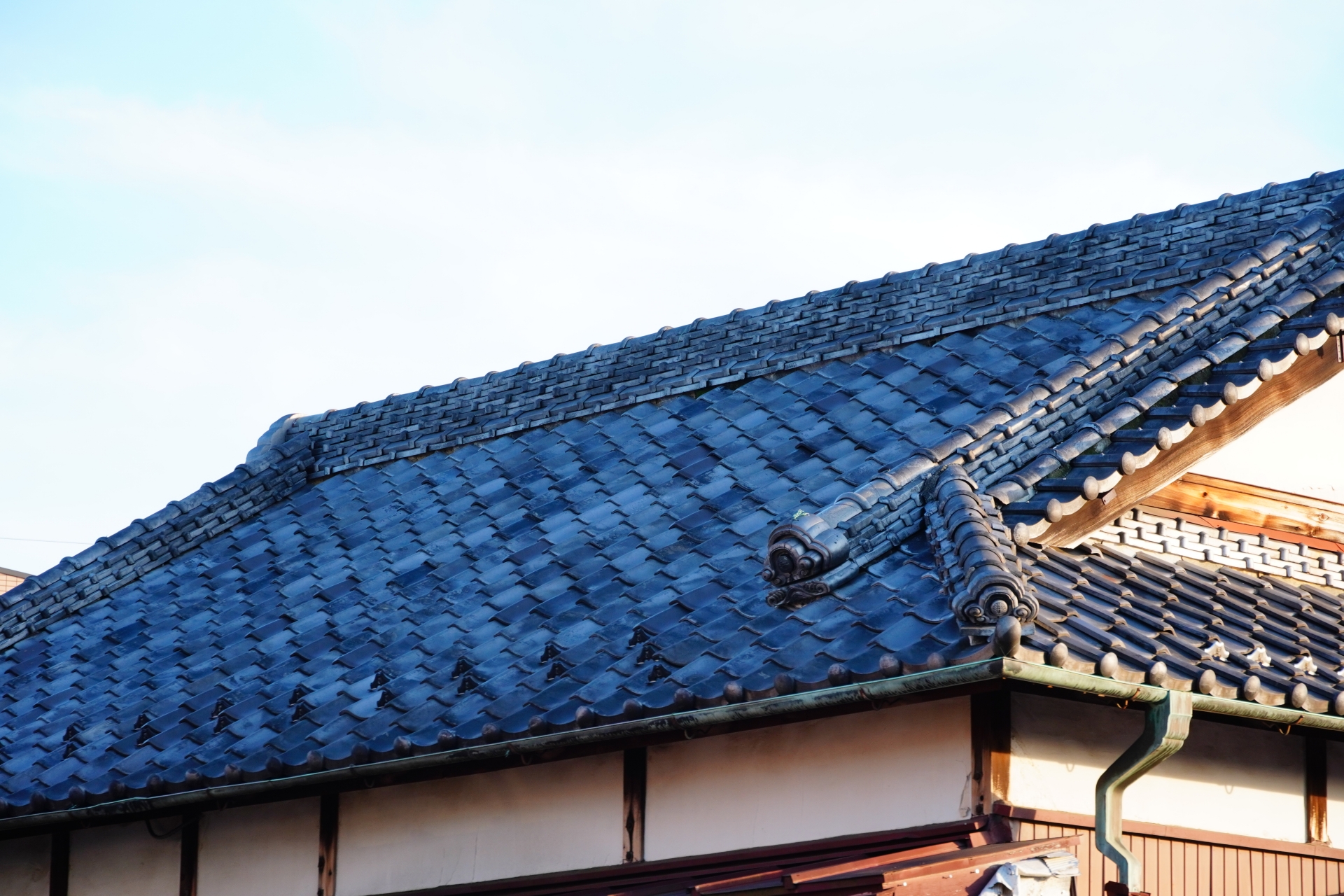 「塗装できない瓦」のメンテナンスは？神奈川県横浜市・鎌倉市・川崎市の瓦屋根について解説します！